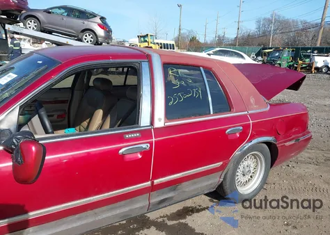 2001 Mercury Grand Marquis Gs z USA, uszkodzony, nr VIN 2MEFM74W91X701613